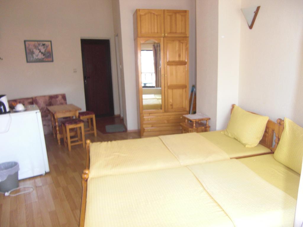 Guest House Antoaneta Nesebar Buitenkant foto